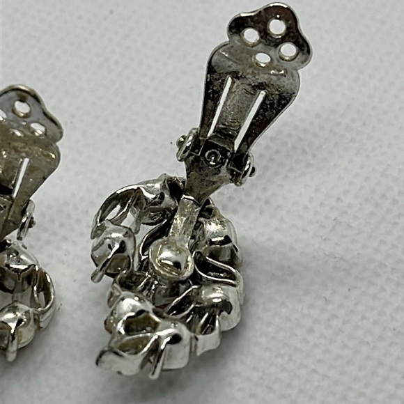 Lisner Womens Clip On Earrings Silver Tone Leaf Shape Clear Rhinestones Formal - Picture 4 of 9